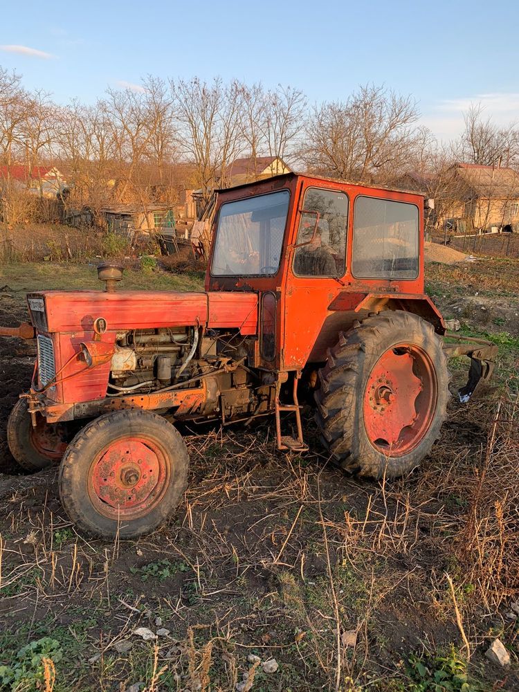 Tractor Universal 650