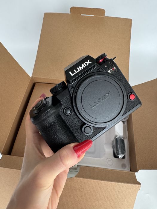 Aparat foto Panasonic Lumix S1 II cu obiectiv 24-105 mm