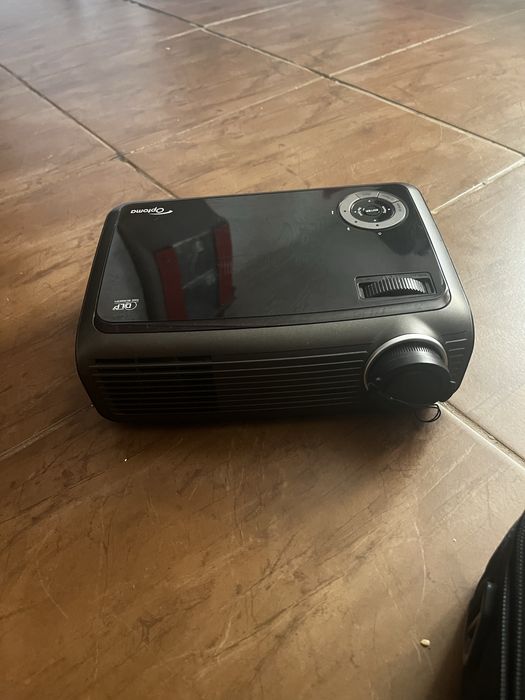 Se vinde Video proiector OPTOMA