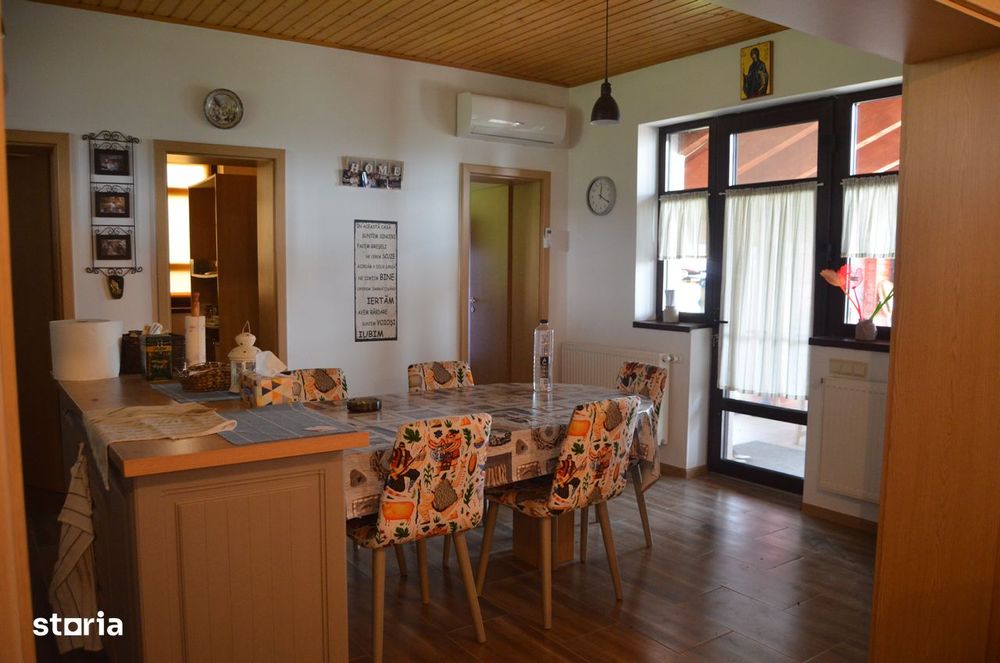 Casă spațioasă, 5 camere, garaj și zonă verde