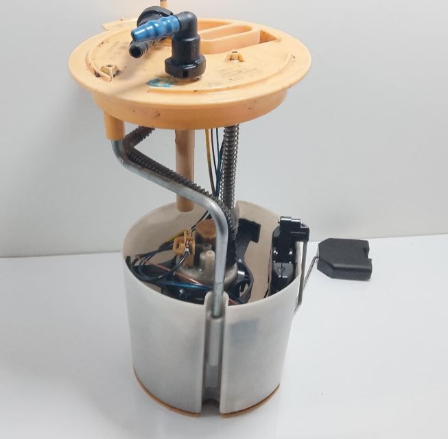 Pompa combustibil 3C0919050AA Volkswagen VW Passat B6