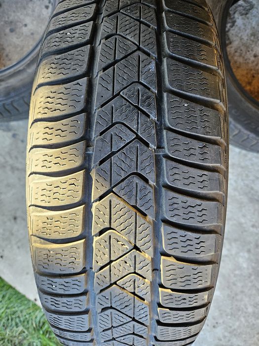 Set anvelope de iarna Pirelli  205/60R17