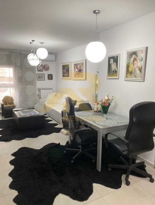 Продава се Двустаен апартамент в София, Център - 110 кв.м за 1682 €/кв.м - Снимка #1