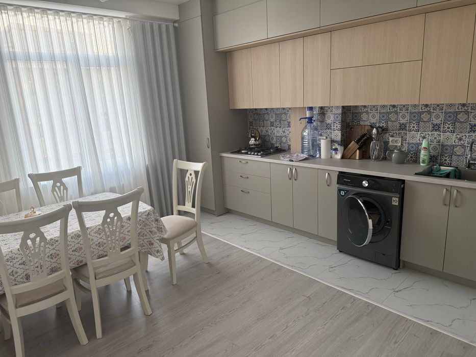 Продается новая большая квартира в новостройке в отличном месте