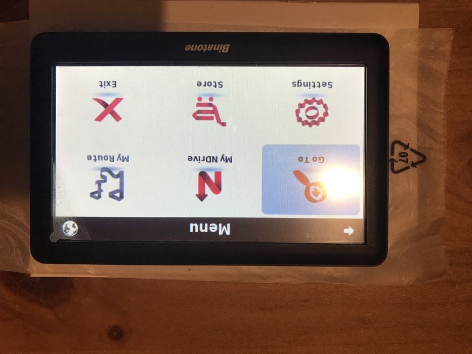 Навигация Binatone със стойка и зарядно