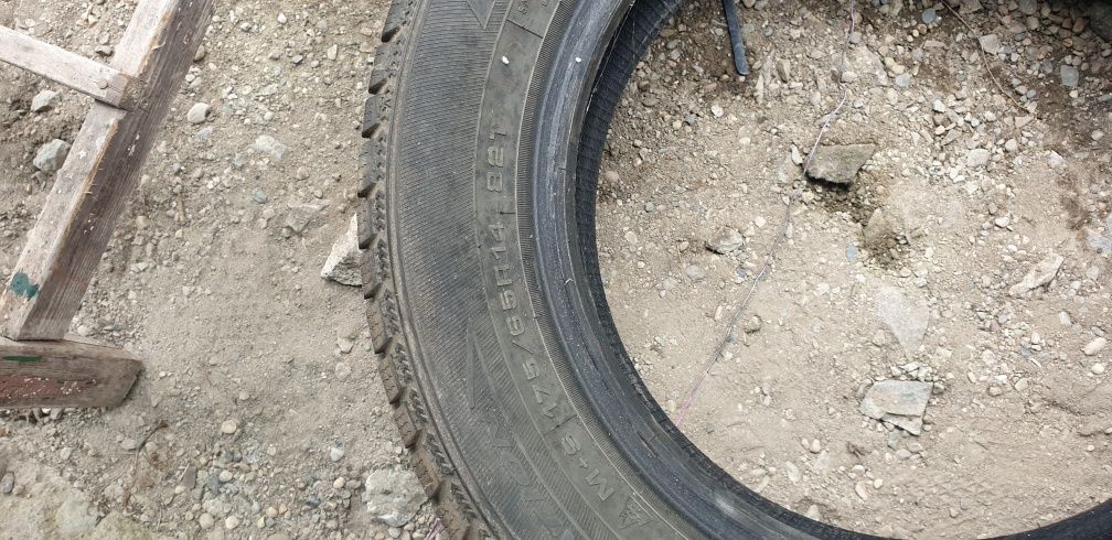 Vind cauciucuri 175/65R/15 ,Ford Fiesta de iarna aproape noi