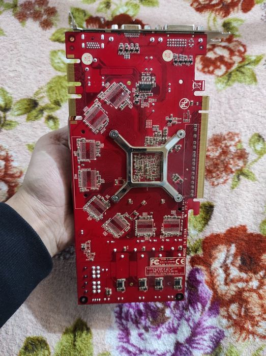 GeForce GTS 250 1GB GDDR3 Videokarta srochna sotiladi