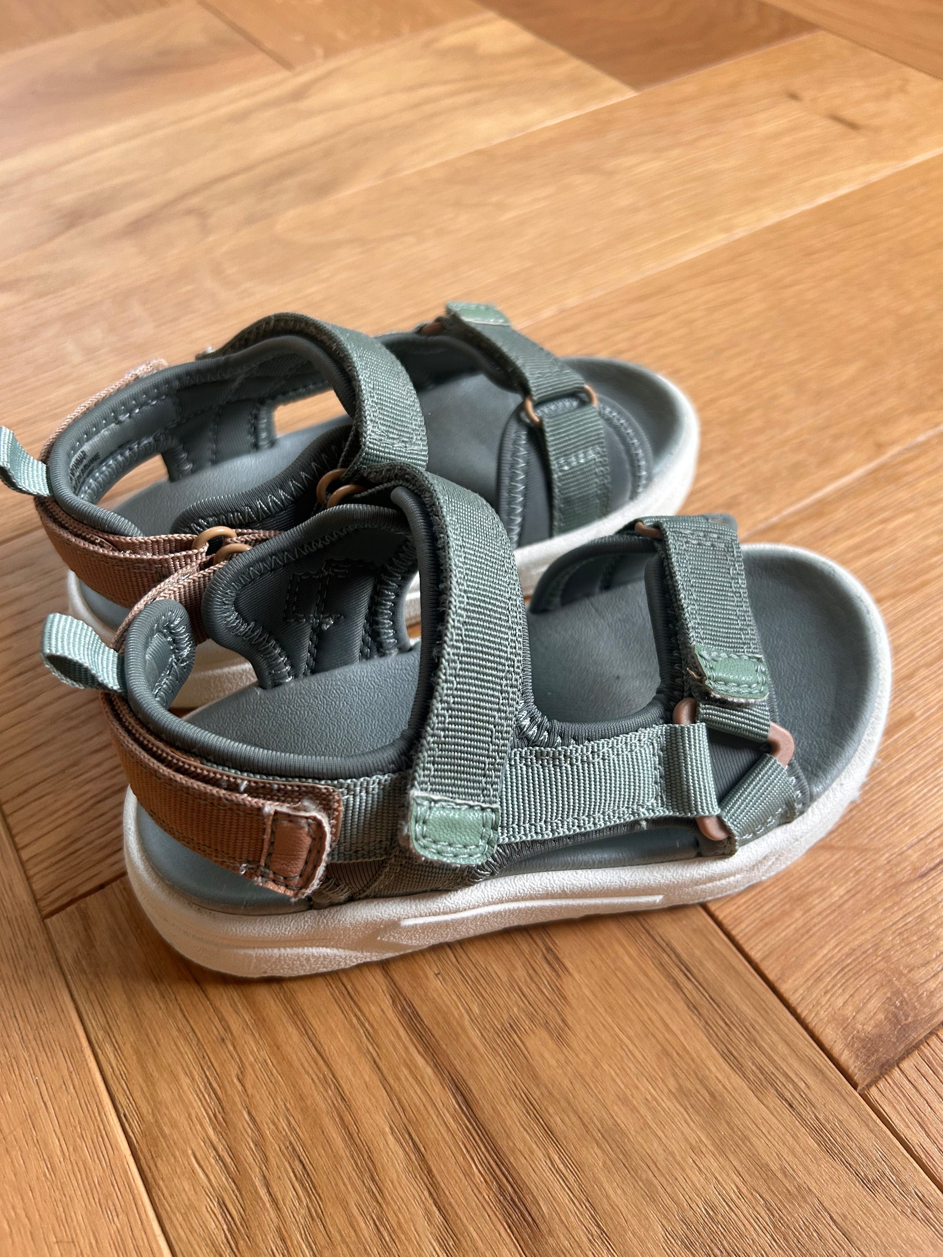 Vând sandale H&M copii