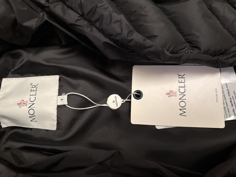 Geaca noua neagra cu gluga detasabila , marimea s , noua cu eticheta