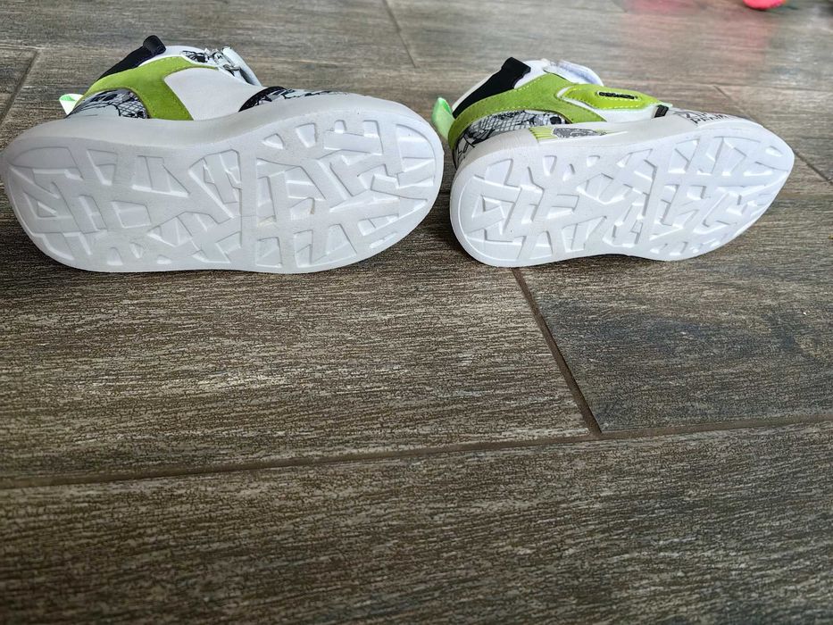 Продавам детски кецове