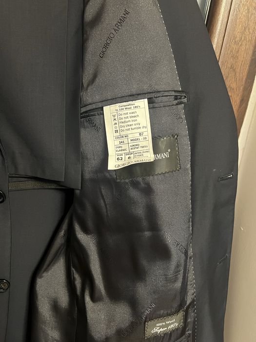 Vand costum Giorgio Armani