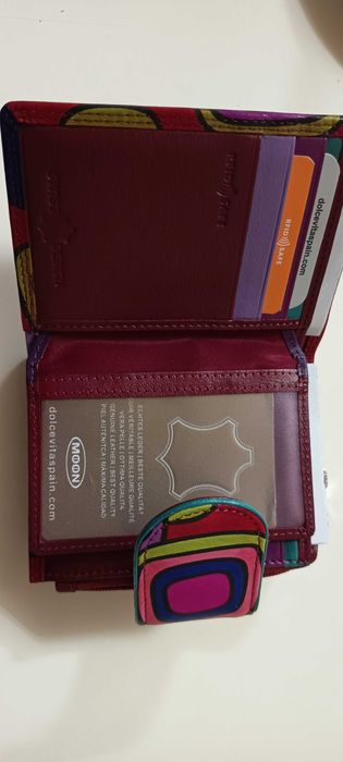 Продавам Дамско портмоне