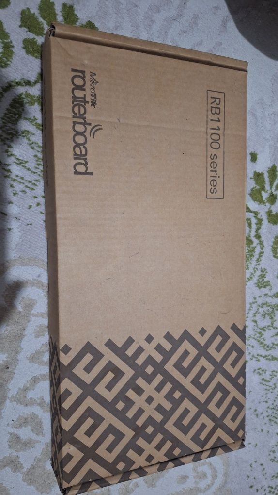 Продам маршрутизатор Mikrotik RB1100AH×4