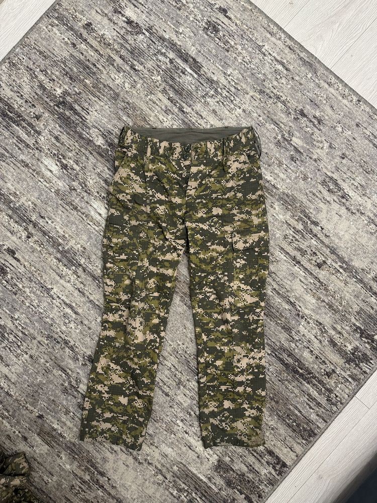 продам военную форму (2комплекта)