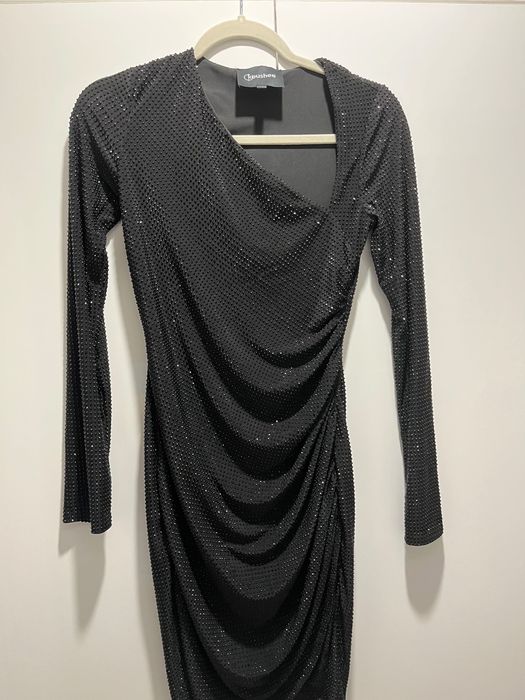 Черна, финна блестяща рокличка