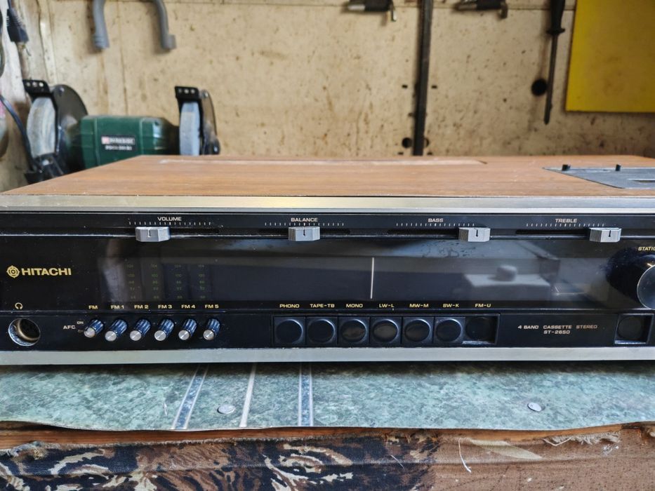 Hitachi  ST2650 радио касетофон и грамофон Dual