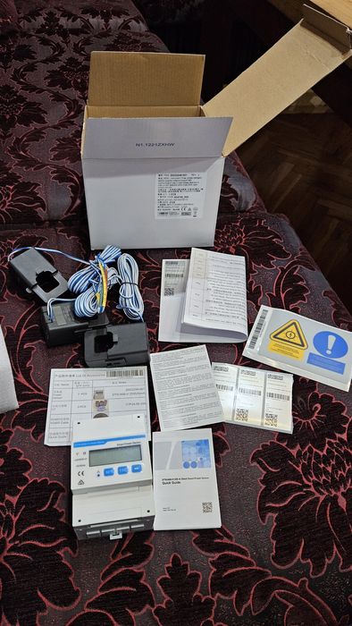 Соларен трифазен инвертор HUAWEI SUN2000-8KTL-M1 + подарък