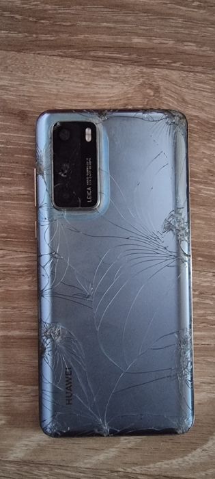 Huawei p40 cu display spart , de piese