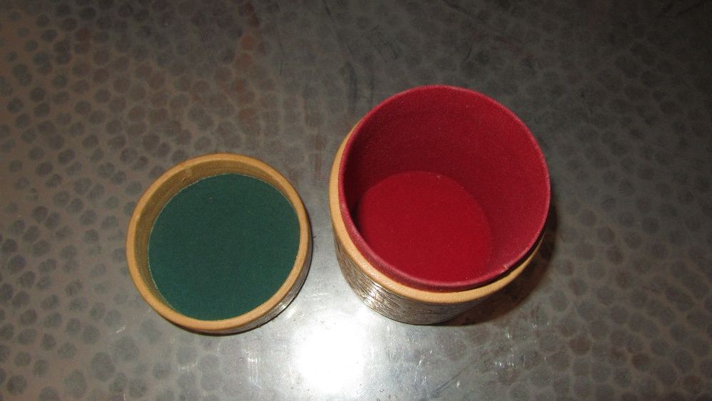 Cutie bijuterii din piele