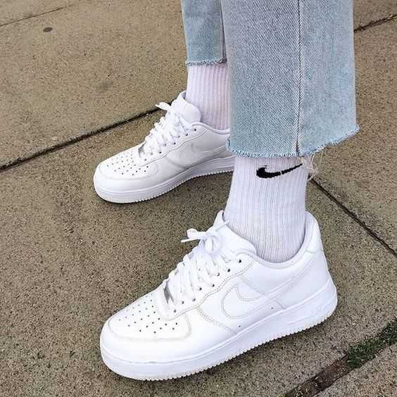 Adidasi Nike Air Force 1 White (Dama si Barbati)