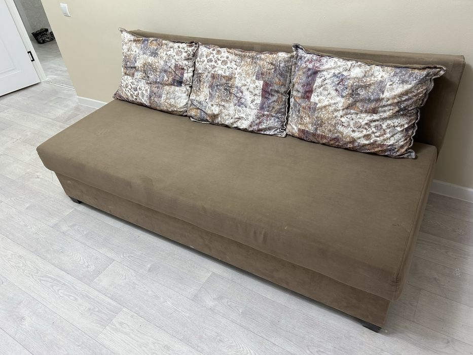 Диван продам б/у в хорошем состоянии без запахов!