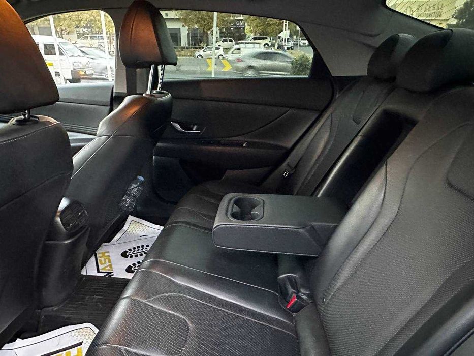 Продаётся Elantra Luxe 2.0 л 2021