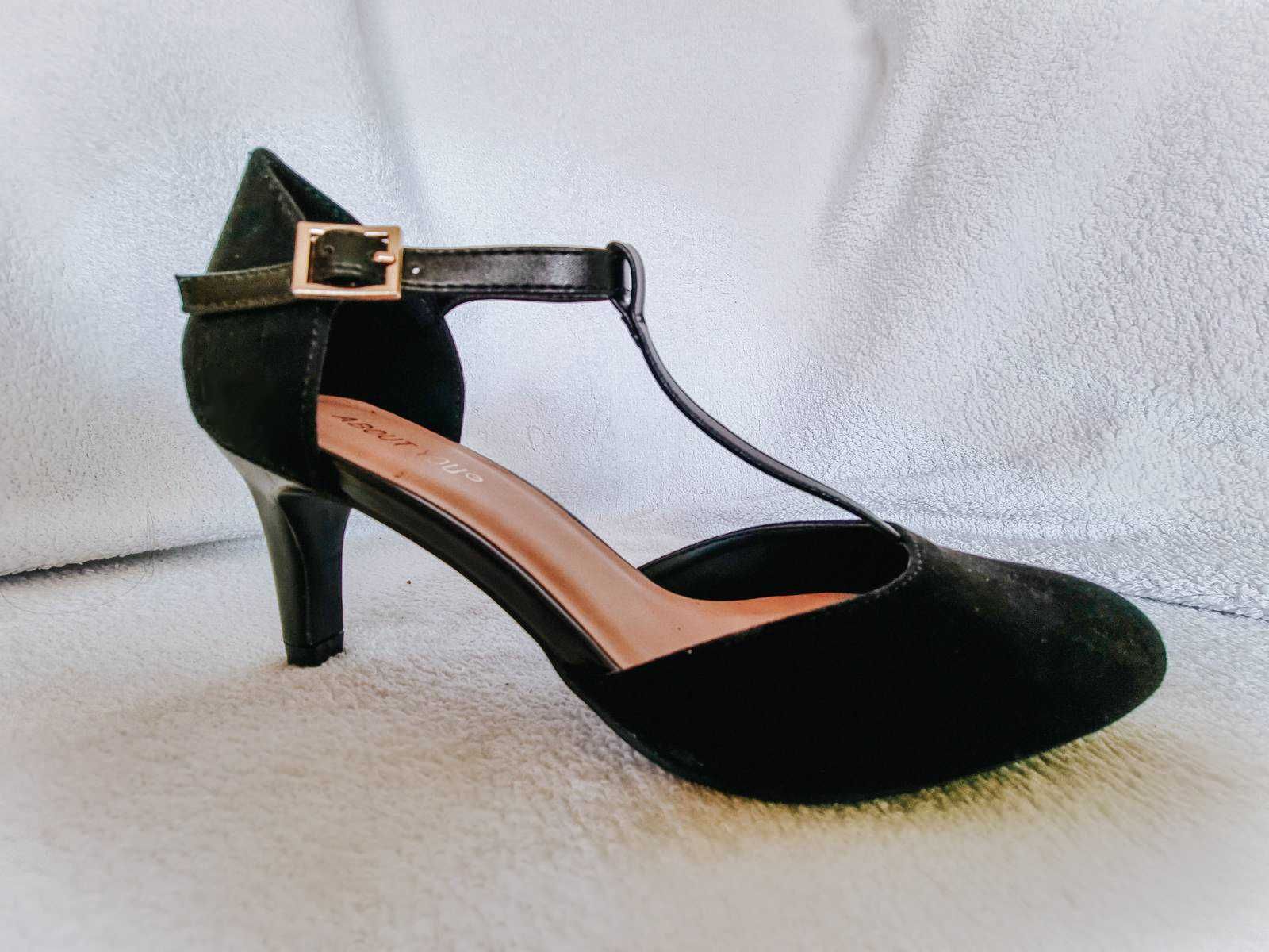 Чисто нови черни летни велурени обувки на средно висок ток