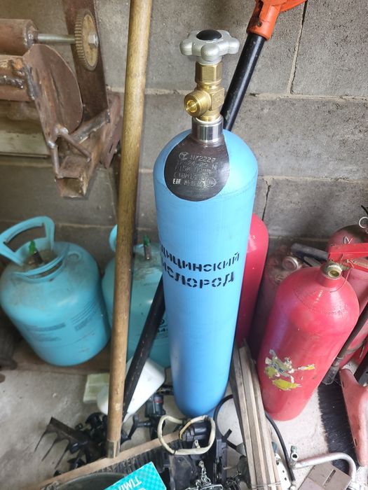 Продам кислородный  баллон