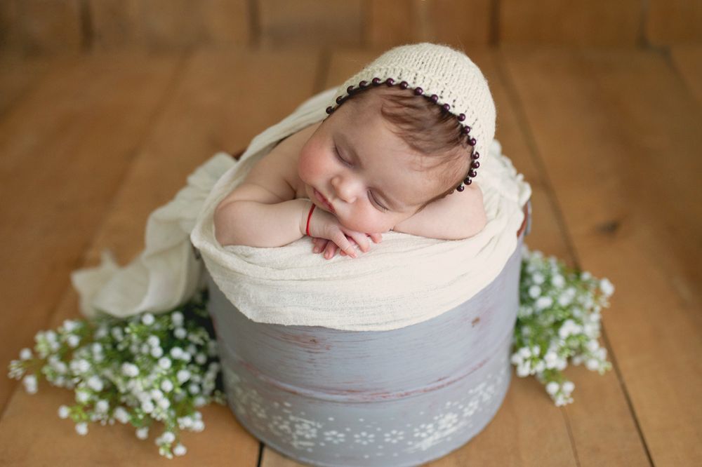 Rusty bucket - galetusa newborn - cuibar nou nascut Recuzita foto prop
