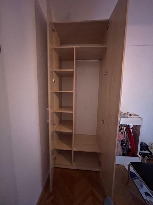 Vând dulap spațios