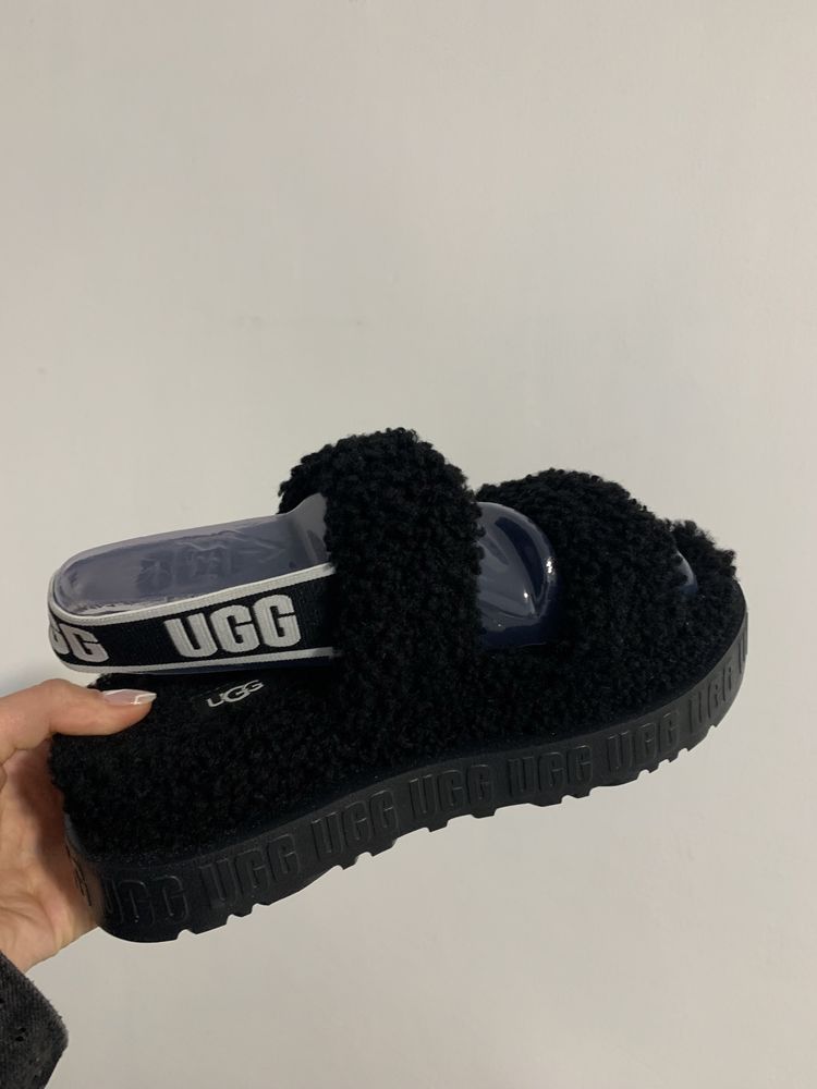 UGG sandale negre