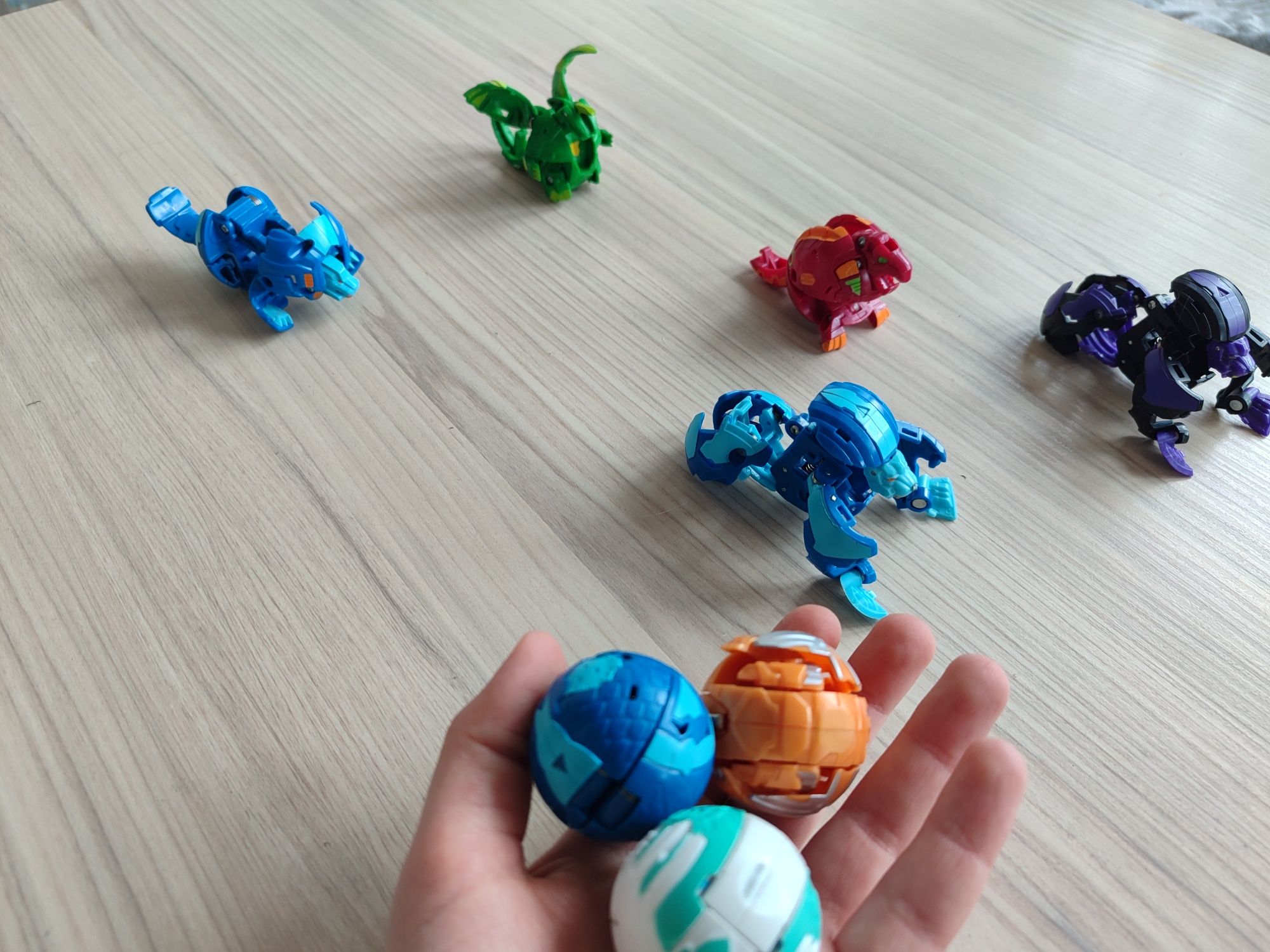 Bakugan топчета, арена и куфарче