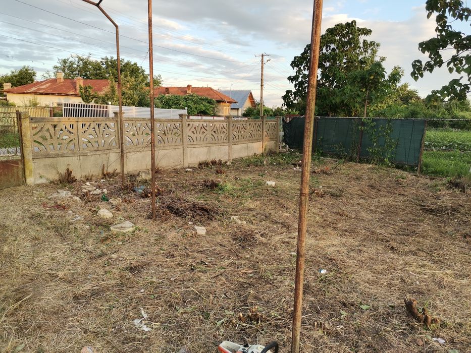 Servicii de curățare și defrișare teren de vegetație spontană... Etc.