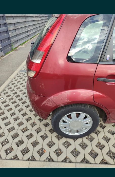 Vând Ford fiesta motorina