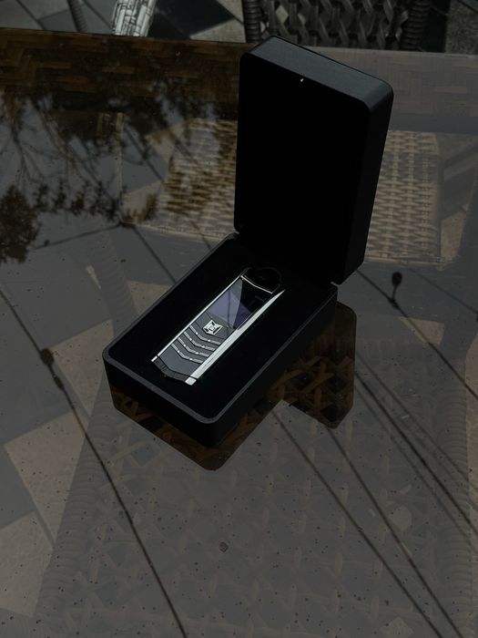 В наличии телефон VERTU
