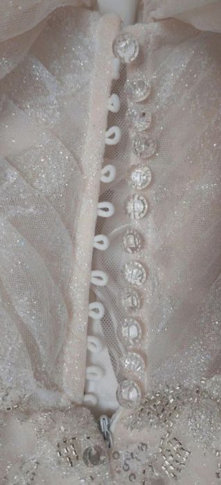 Rochie de mireasă cu trenă și corset