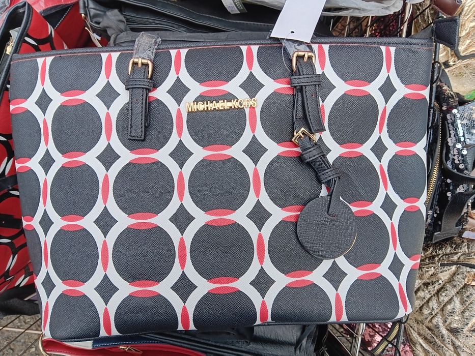 Затворен Магазин Чанти 5-10лв.на едро