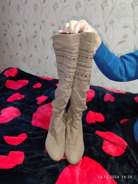 Продаются сапоги