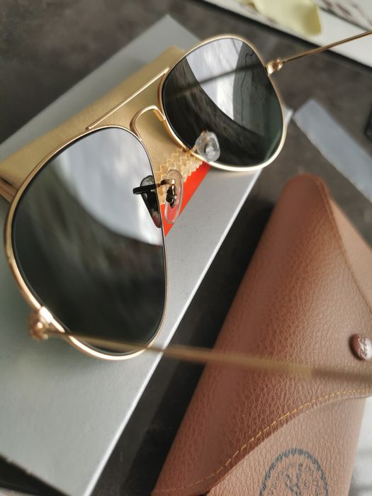 Ochelari de soare Ray-Ban, impecabili.
