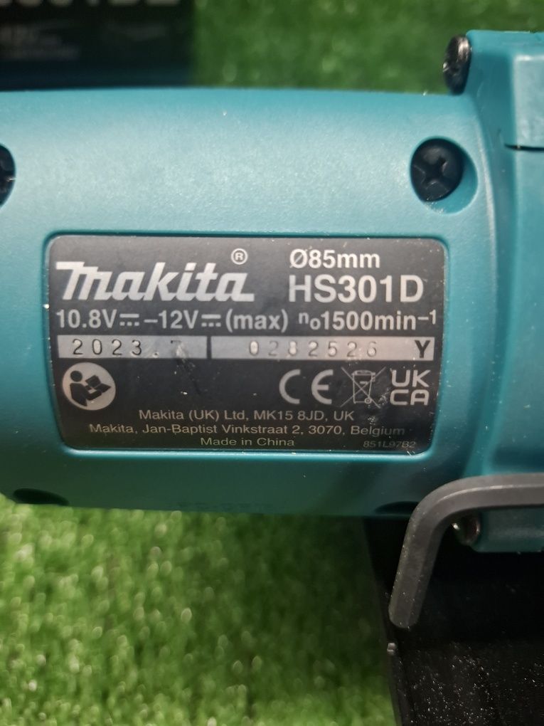 Чисто нов компактен циркуляр на Makita HS301D с батерии и зарядно