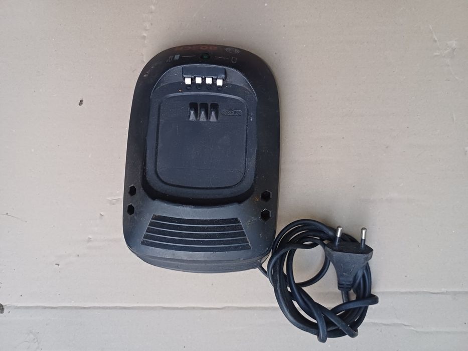 Incarcator baterii Bosch AL 2215. Este testat
