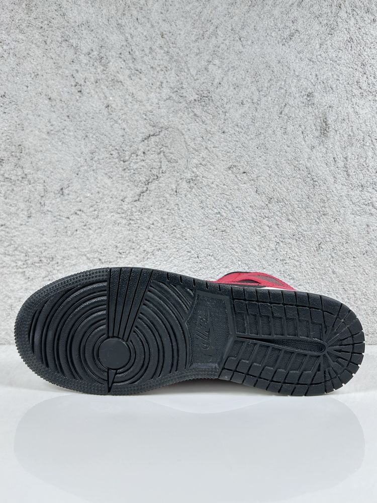Air Jordan 1 Mid Reverse Bred