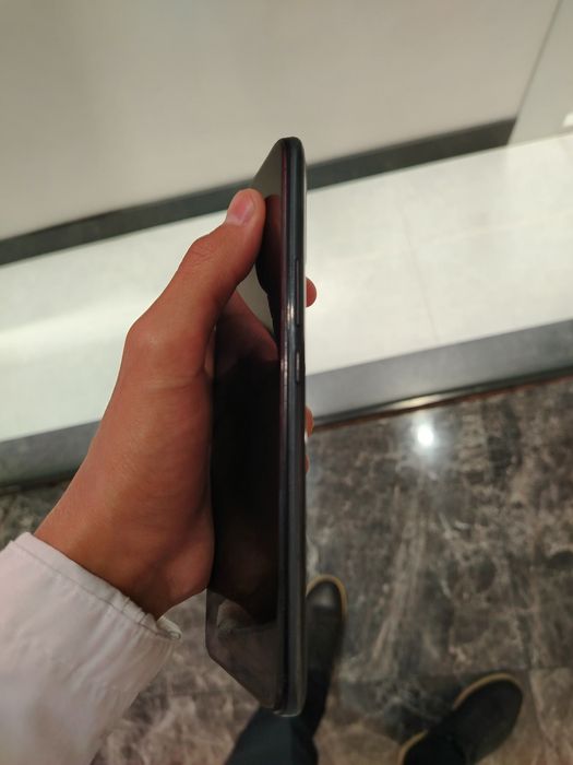 Infinix Hot 12 Play 128 GB экран идеал, батарея держит 2 дня