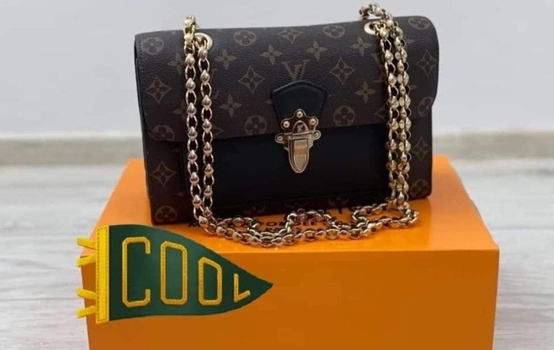 Set damă Louis vuitton (curea+geanta),saculet, etichetă incluse