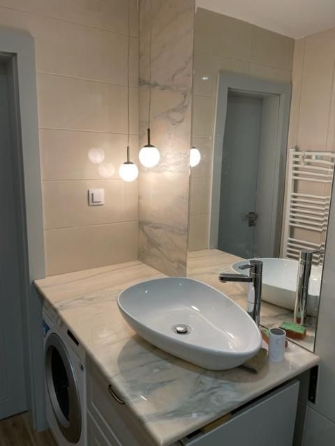 Дава се под наем Тристаен апартамент в София, Хладилника - 150 кв.м за 1300 € - Снимка #8