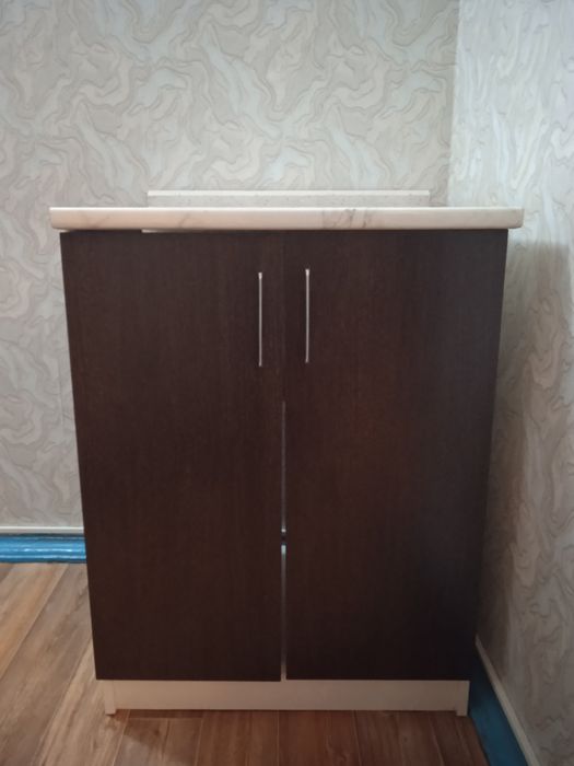 Отдам бесплатно шкаф кухонный