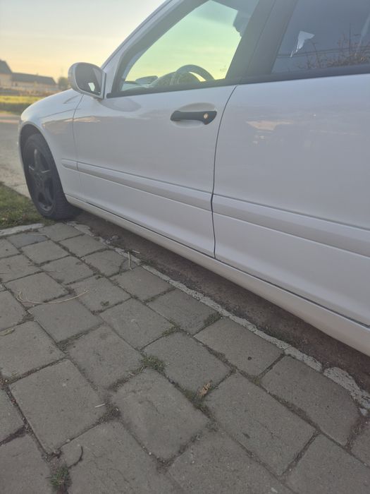 Vând Mercedes c class 180