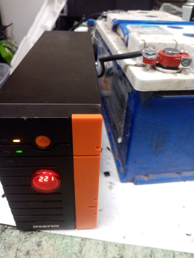Инвертор преобразователь 12-220 вольт