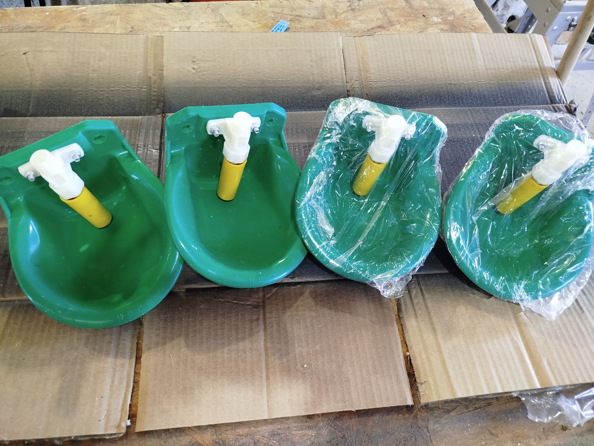4 поилки за овце