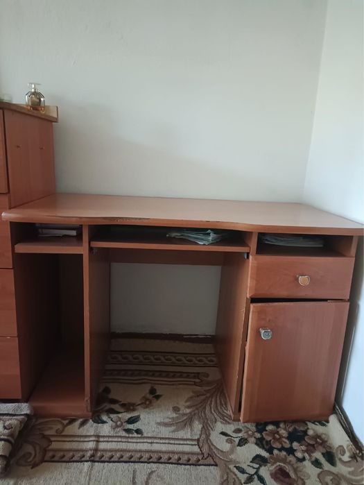 Письменный компьютерный стол